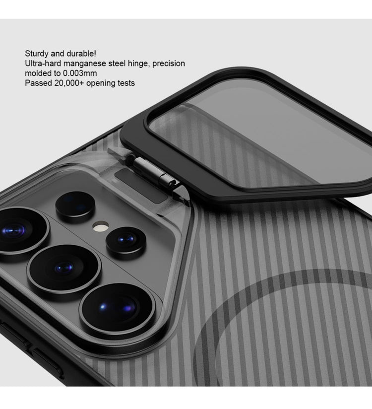 Detalle de bisagra de acero en protector de cámara transparente de funda Nillkin para Galaxy S26 Ultra